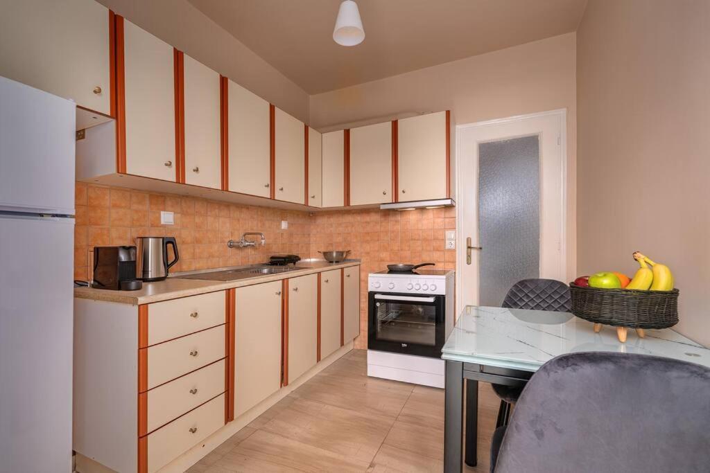 Peaceful 2 Bedroom In Glyfada Center Athens Ngoại thất bức ảnh
