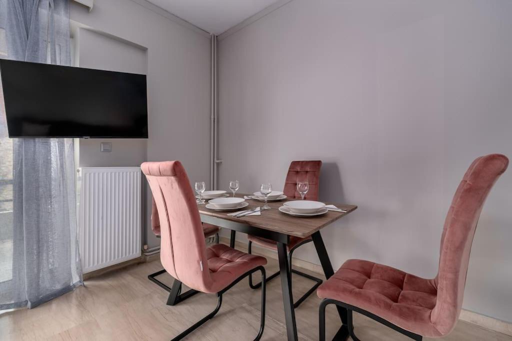Peaceful 2 Bedroom In Glyfada Center Athens Ngoại thất bức ảnh