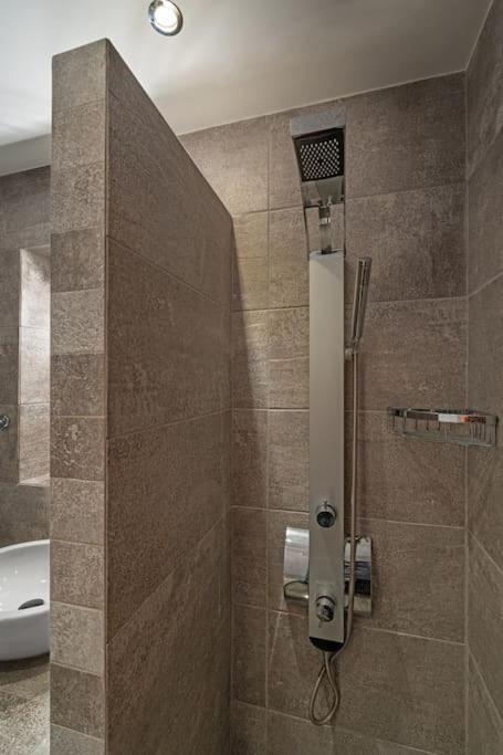 Peaceful 2 Bedroom In Glyfada Center Athens Ngoại thất bức ảnh